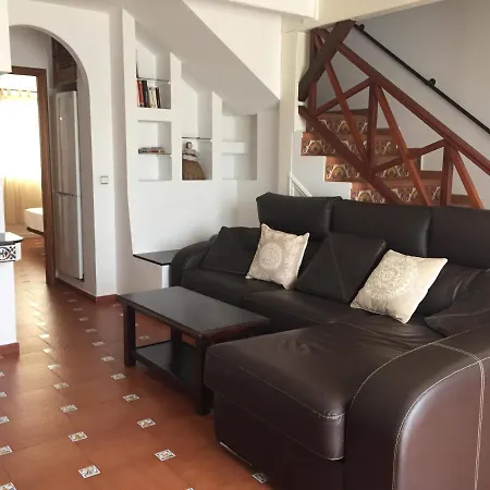 Comfortable Duplex, 70M From The Beach, Sea View From Balcony, Free Wifi Апартаменты